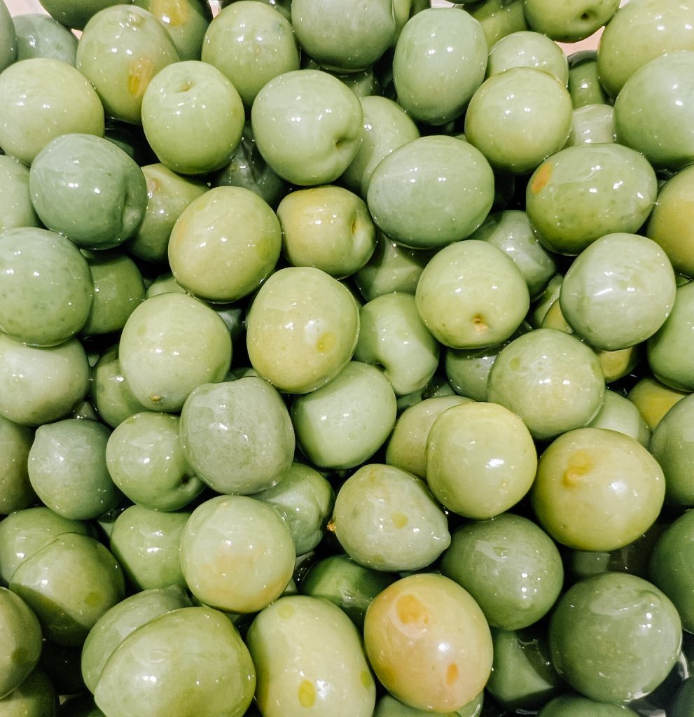 Lot de prunes vertes à mettre dans les buffets et Tableaux