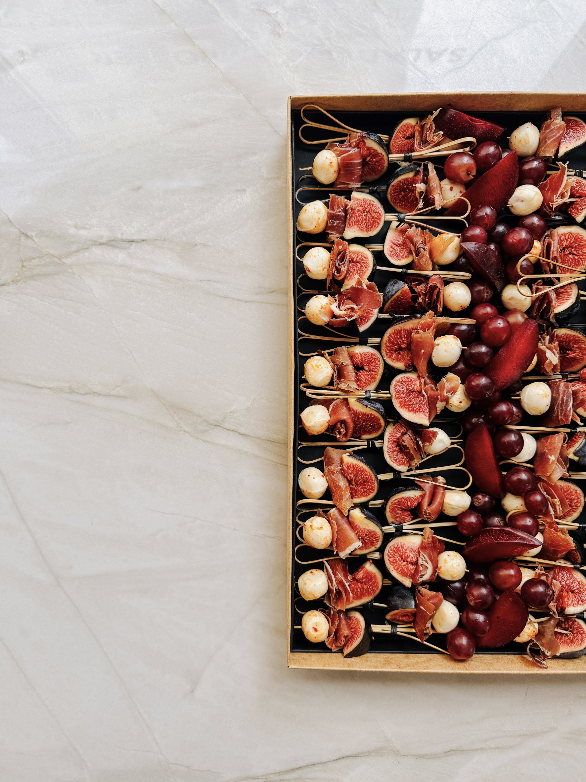 Le Grand Brochettes Serrano, une création signée Tableaux Paris.