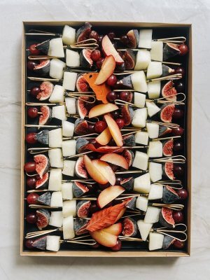 Le Grand Brochettes de Fruits, une création signée Tableaux Paris.