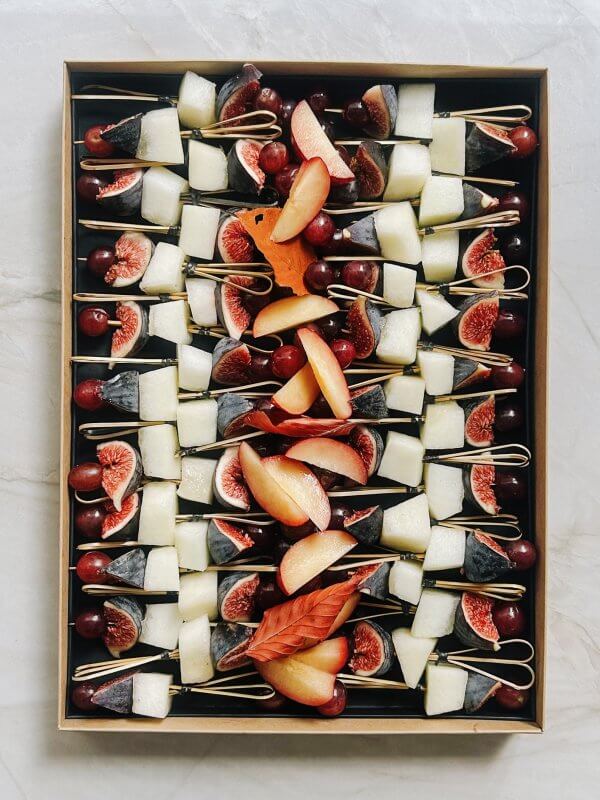 Le Grand Brochettes de Fruits, une création signée Tableaux Paris.