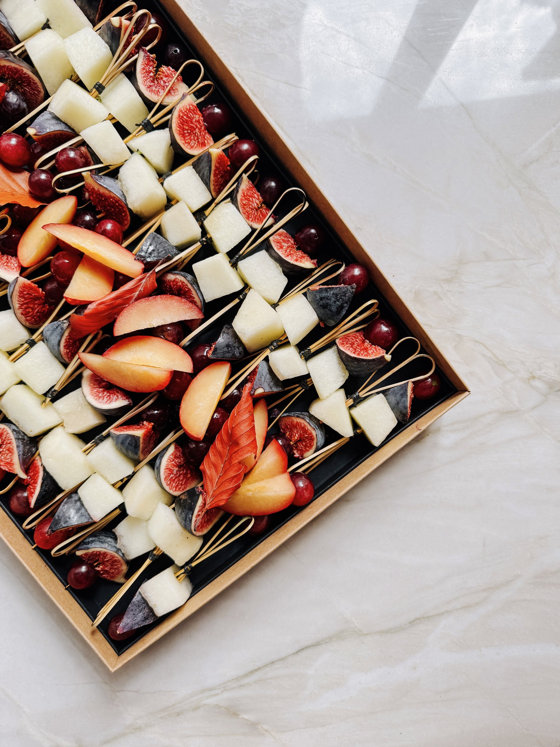 Le Grand Brochettes de Fruits, une création signée Tableaux Paris.
