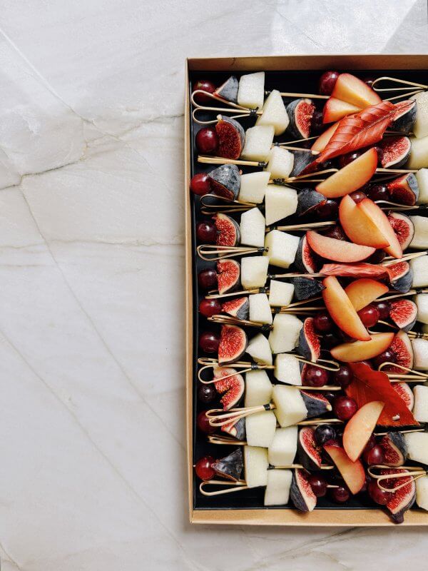 Le Grand Brochettes de Fruits, une création signée Tableaux Paris.