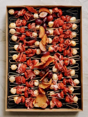 Le Grand Brochettes Serrano, une création signée Tableaux Paris.