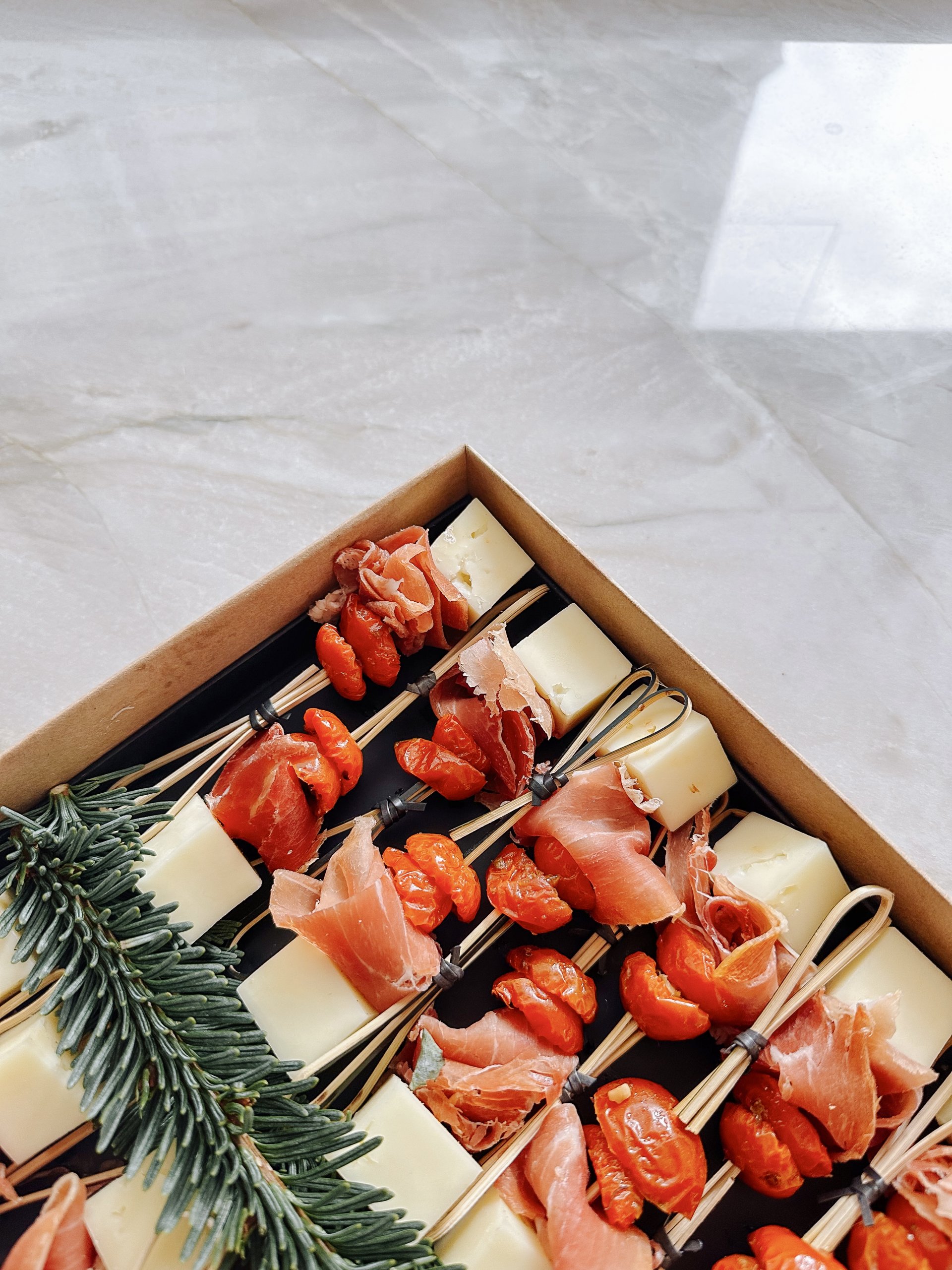 Le Grand Brochettes Basques, une création signée Tableaux Paris.