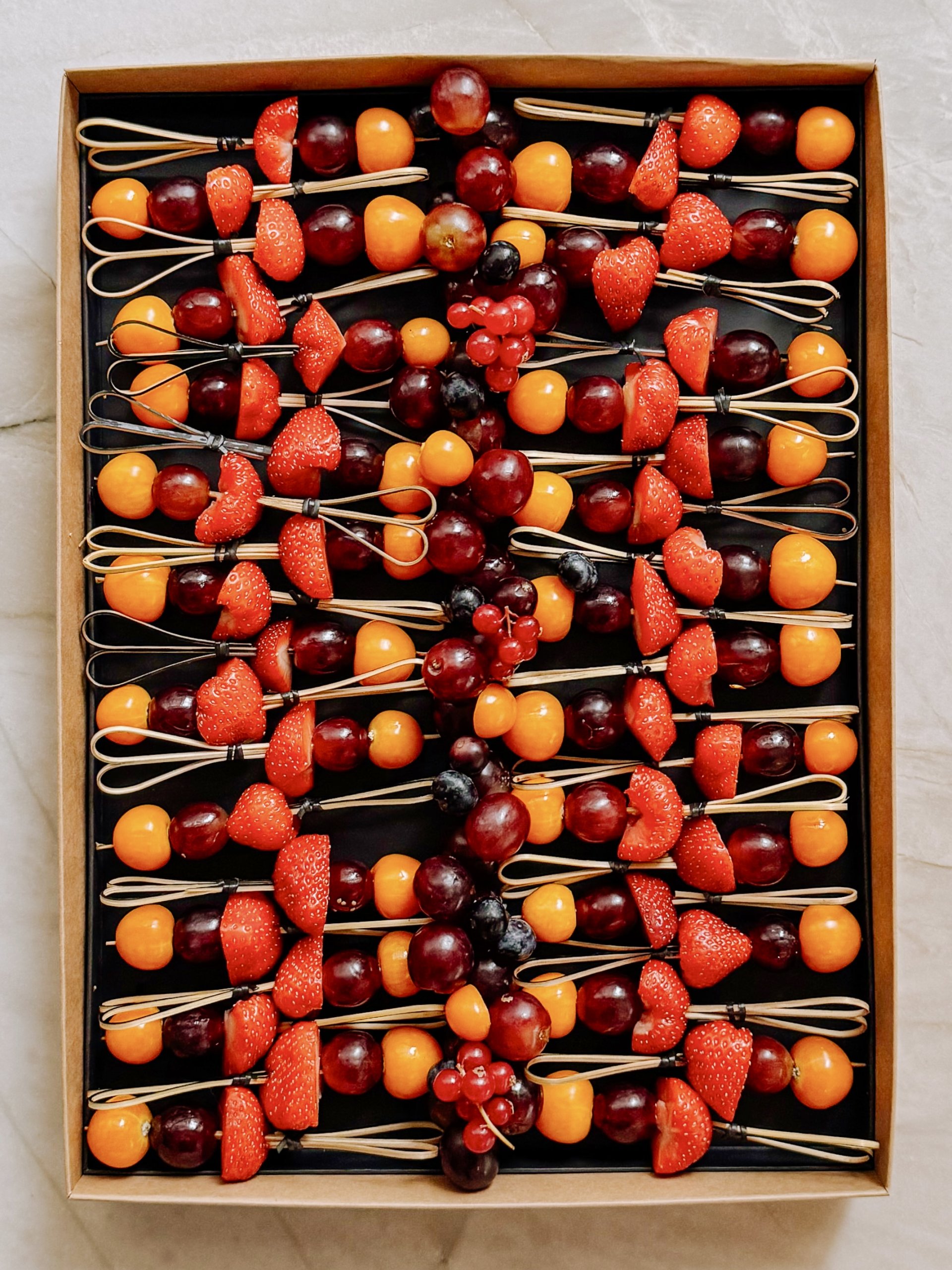 Le Grand Brochettes de Fruits, une création signée Tableaux Paris.