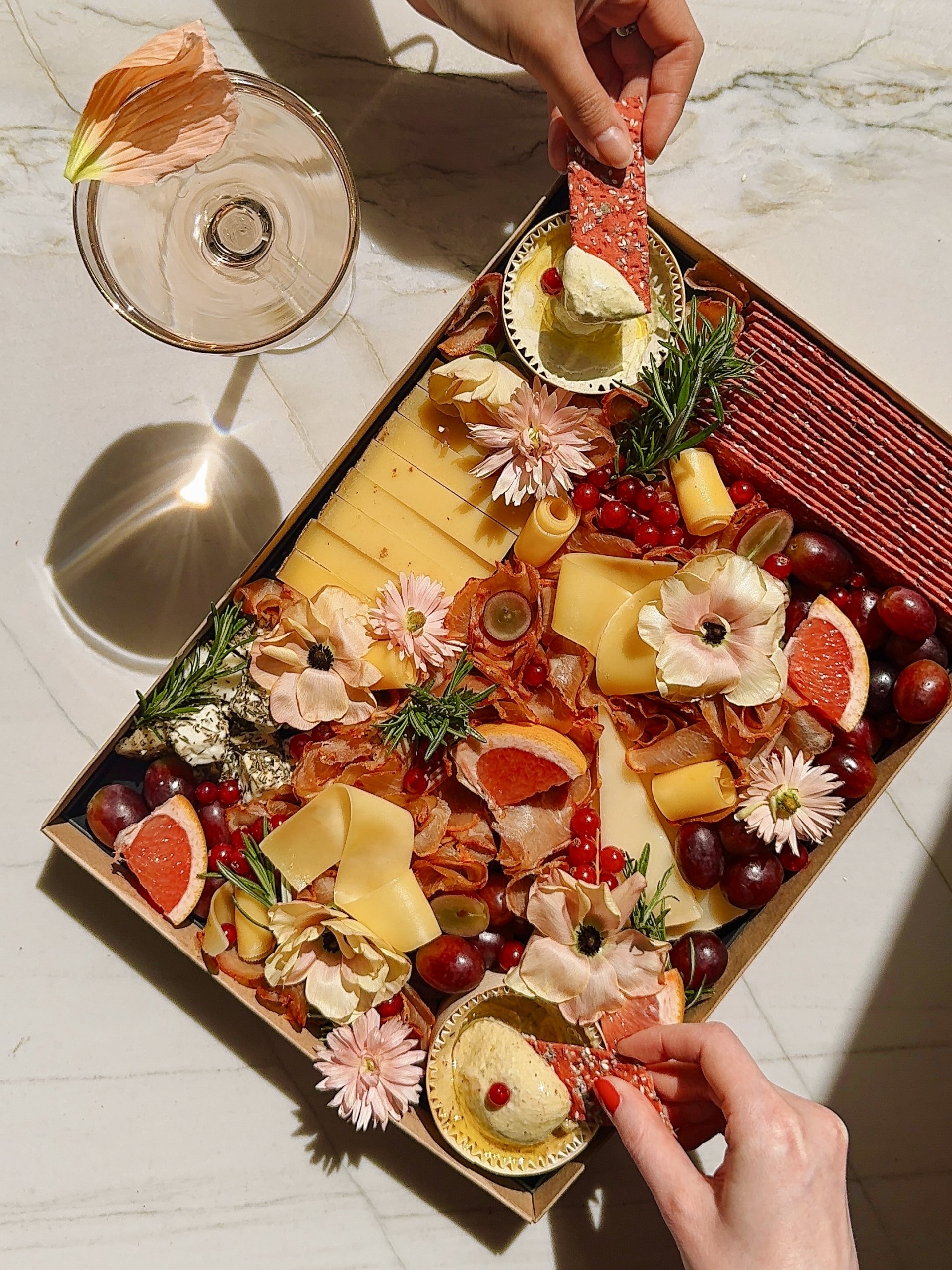 Le Grand Côte des Roses, une création en collaboration avec la Maison Gérard Bertrand, signée Tableaux Paris.